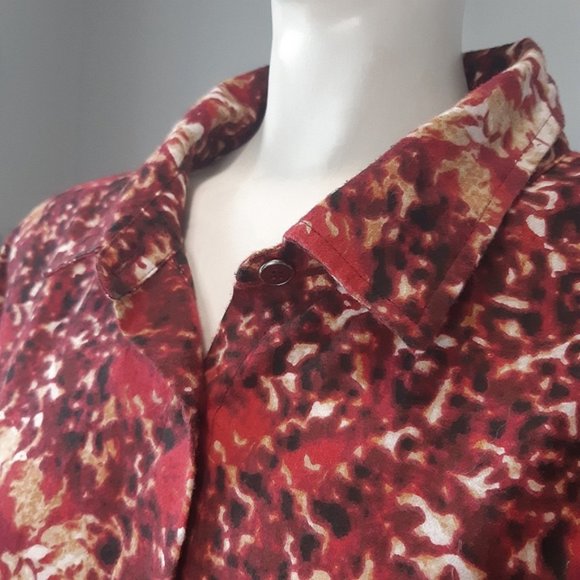 Penningtons red fire flower boho print soft button up top with pockets 1X - Picture 7 of 13
